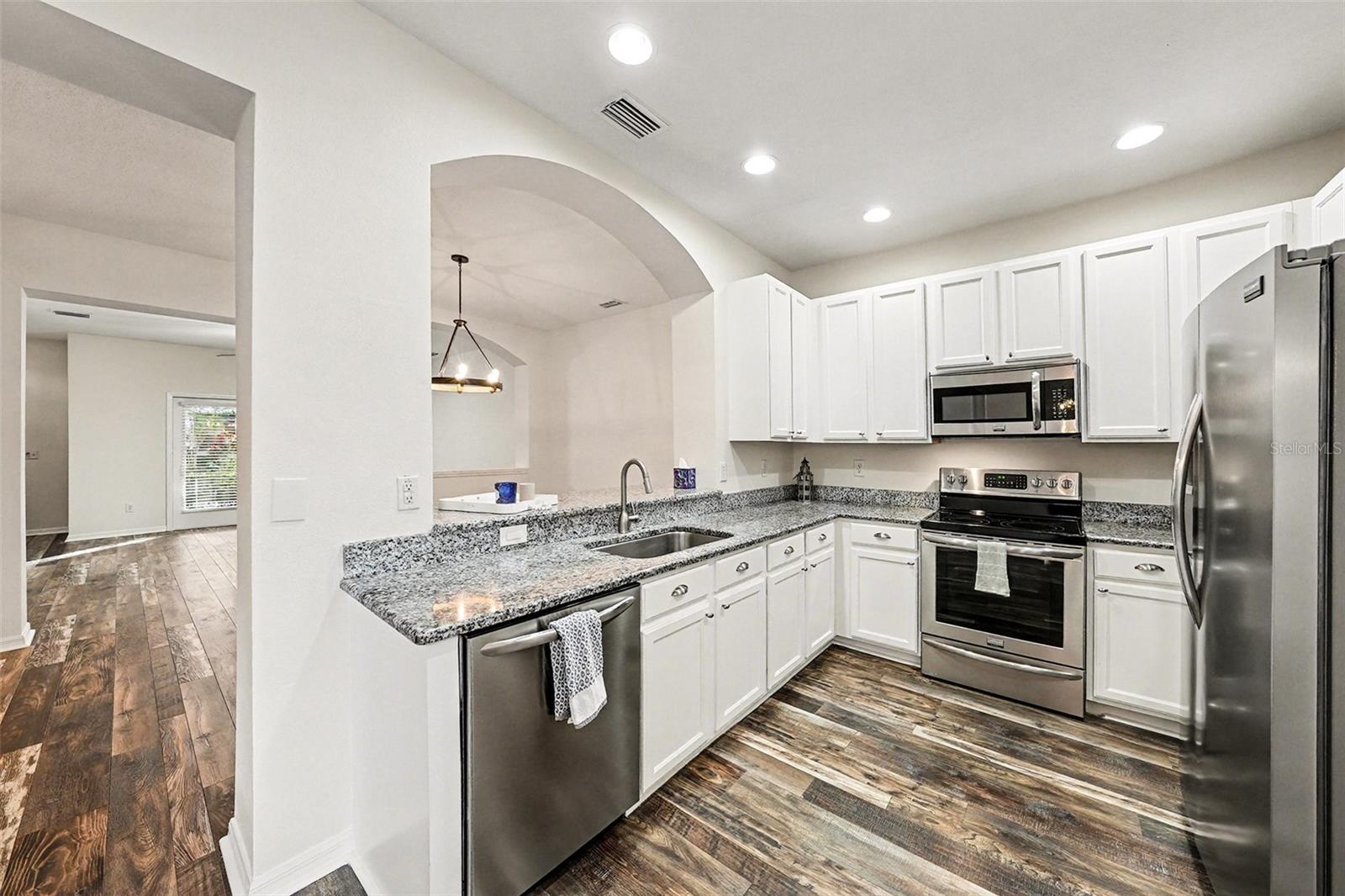 Image 14 of 32 For 9420 Georgian Park Lane 106