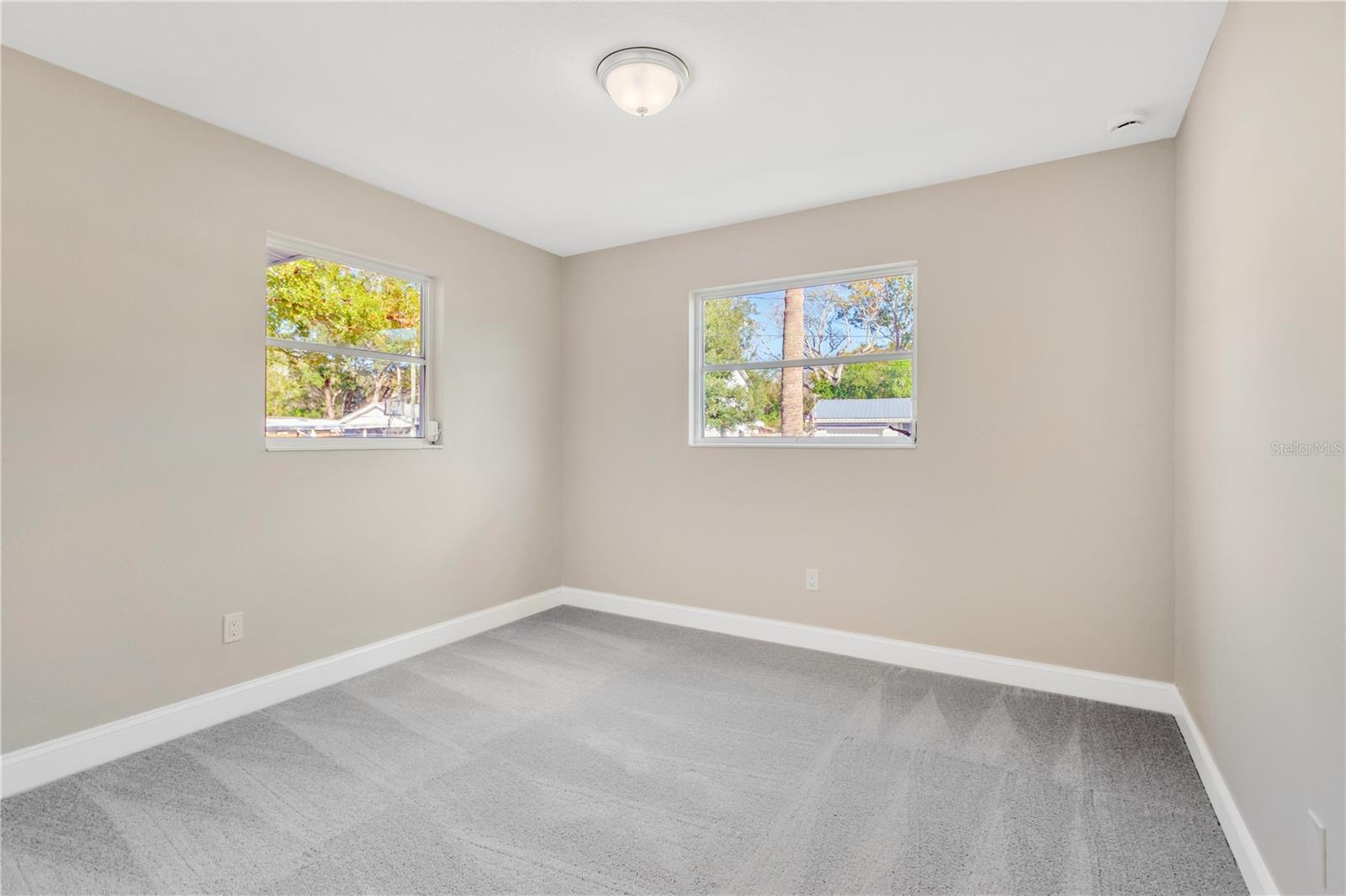 Image 16 of 24 For 14814 Iris Avenue