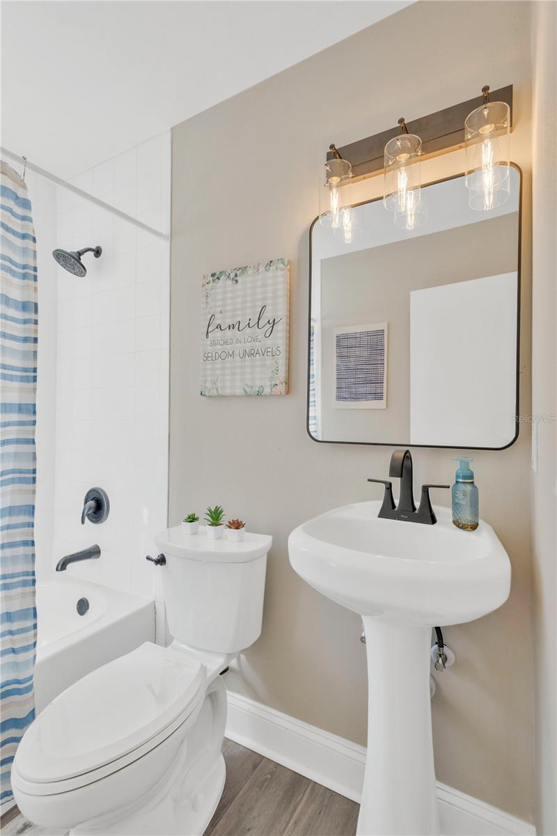 Image 17 of 24 For 14814 Iris Avenue