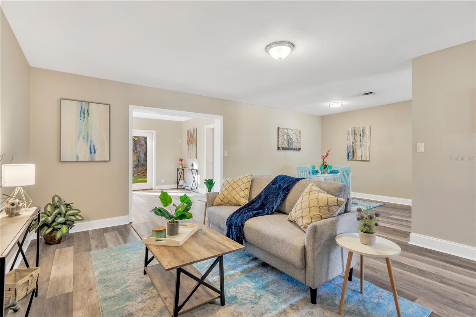 Image 4 of 24 For 14814 Iris Avenue