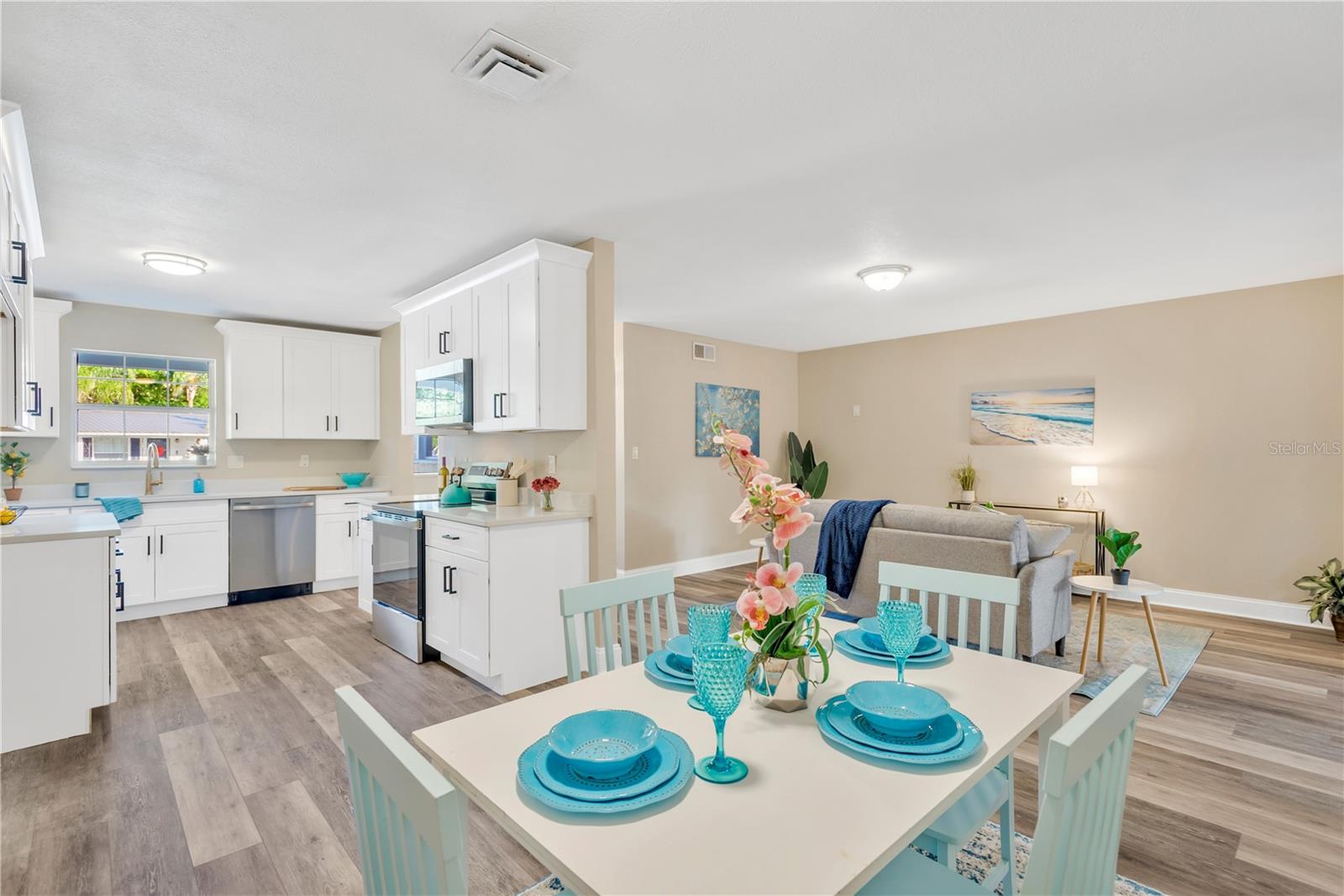 Image 6 of 24 For 14814 Iris Avenue