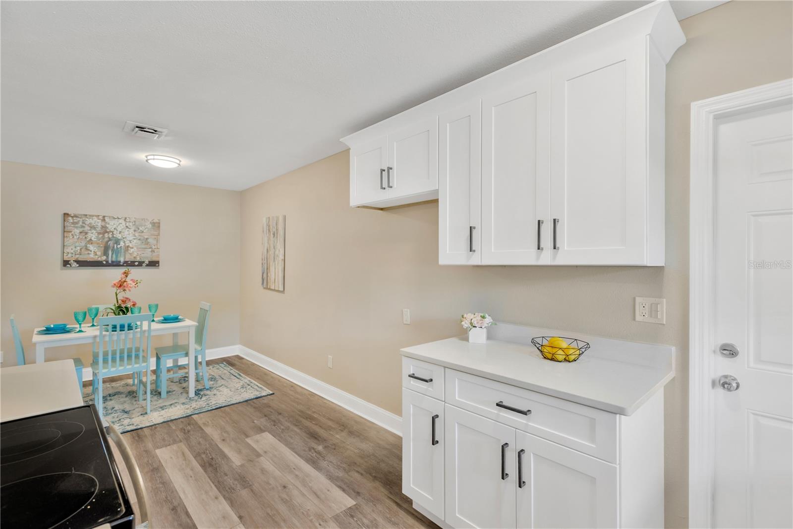 Image 8 of 24 For 14814 Iris Avenue