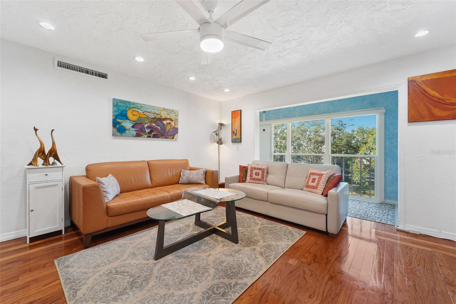 Image 12 of 27 For 4681 1st Street Ne 301