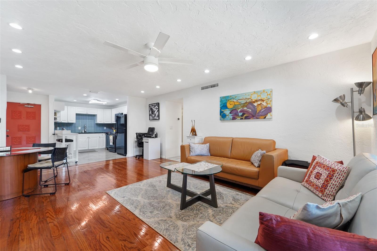 Image 13 of 27 For 4681 1st Street Ne 301