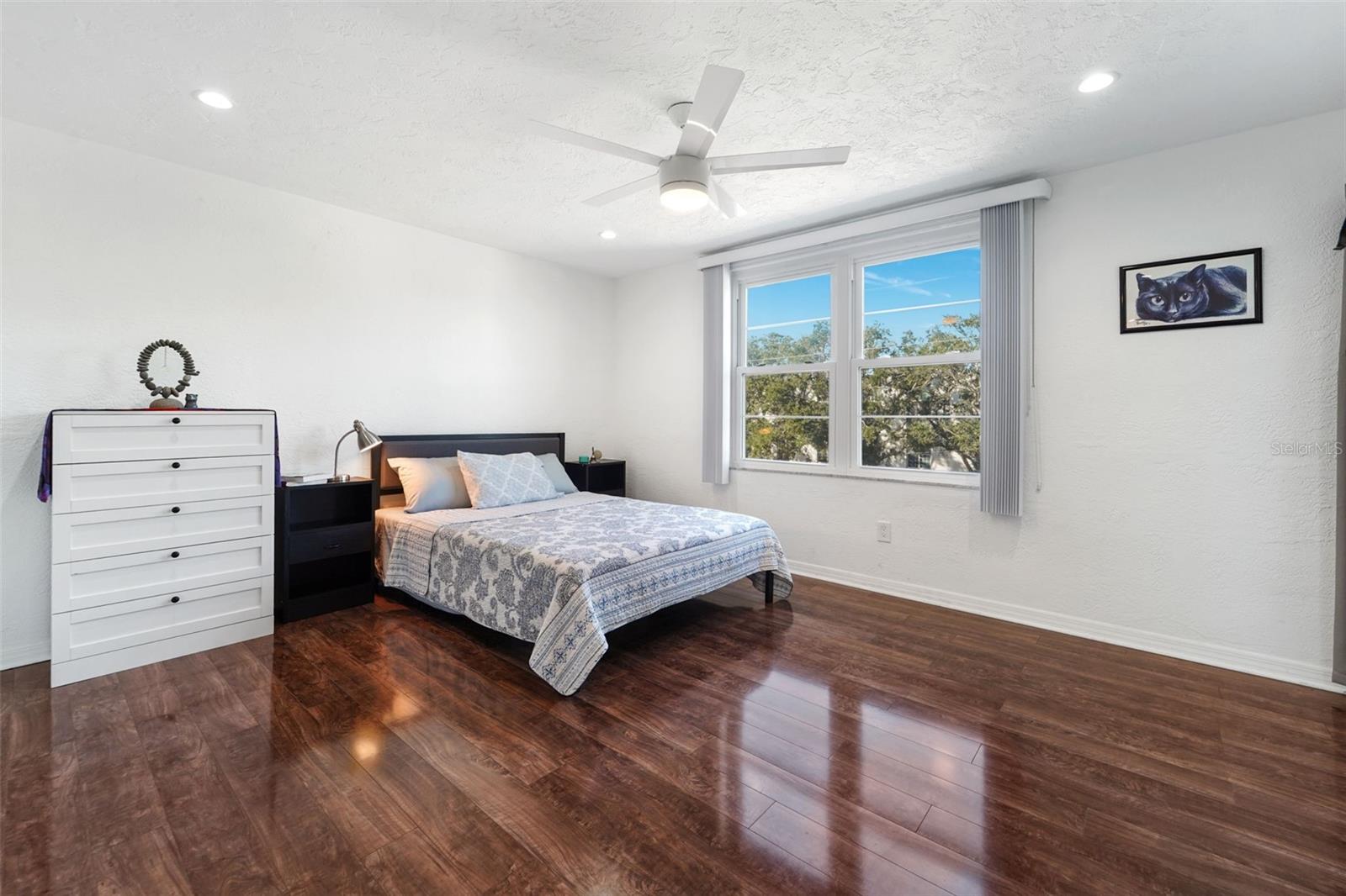 Image 15 of 27 For 4681 1st Street Ne 301