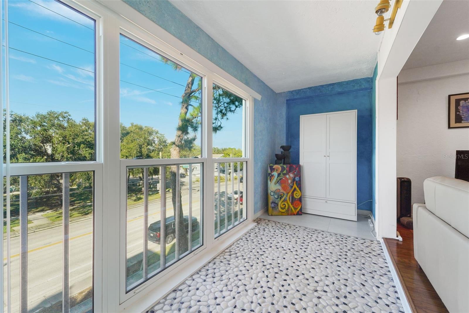 Image 17 of 27 For 4681 1st Street Ne 301