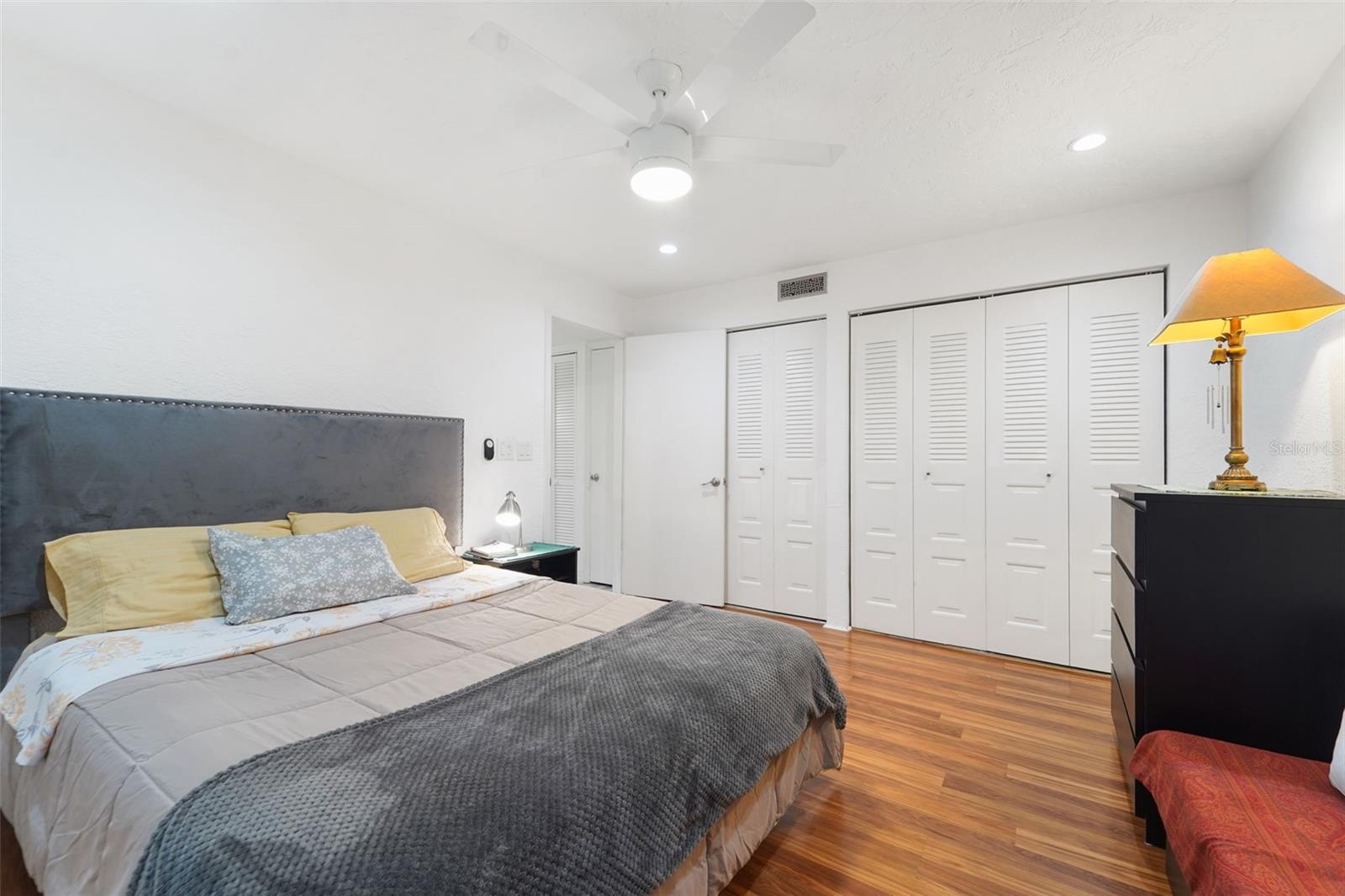 Image 19 of 27 For 4681 1st Street Ne 301