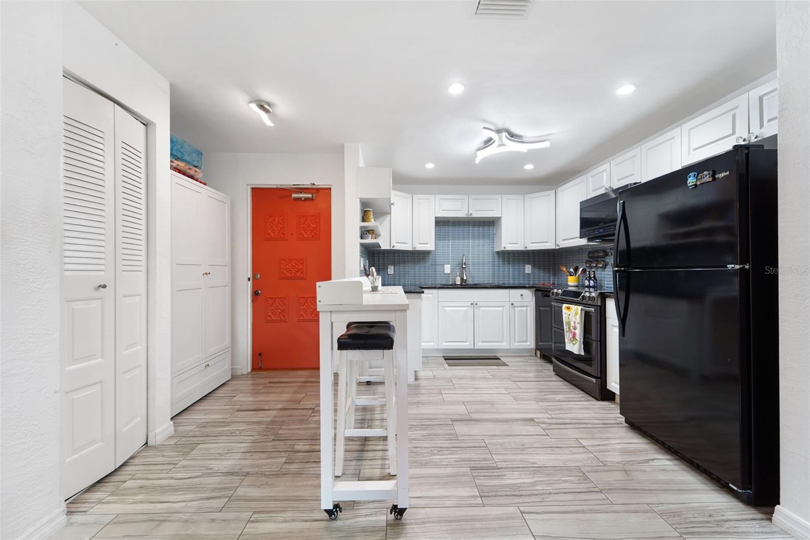 Image 4 of 27 For 4681 1st Street Ne 301