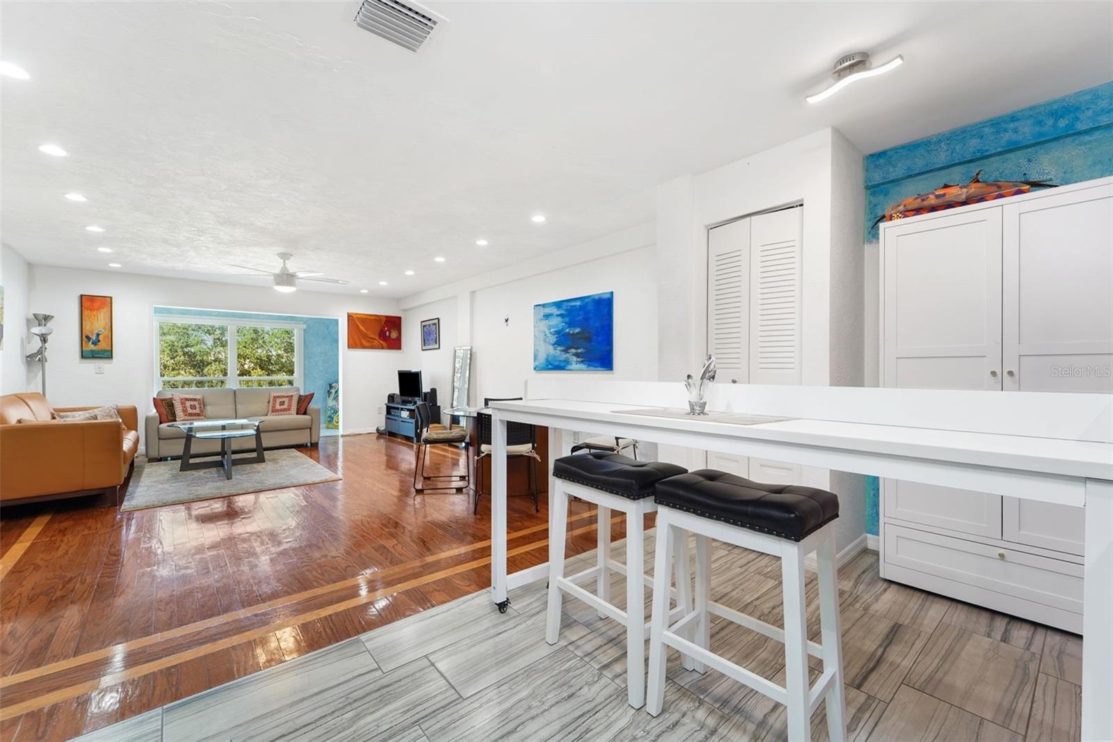 Image 7 of 27 For 4681 1st Street Ne 301