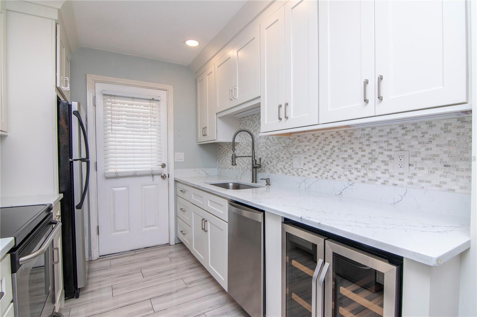 Image 2 of 11 For 208 Danube Avenue 204