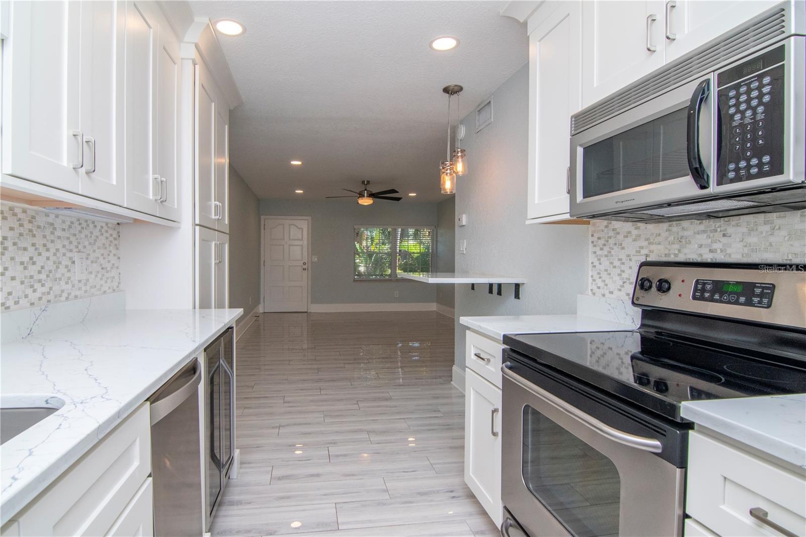 Image 4 of 11 For 208 Danube Avenue 204