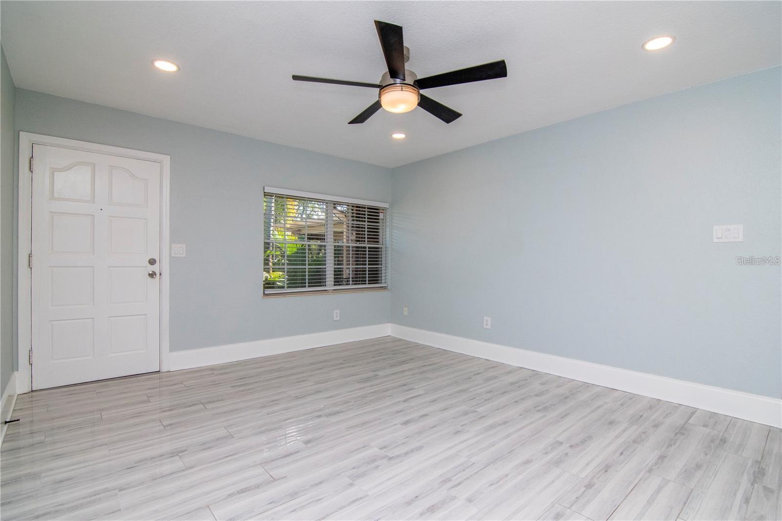 Image 6 of 11 For 208 Danube Avenue 204