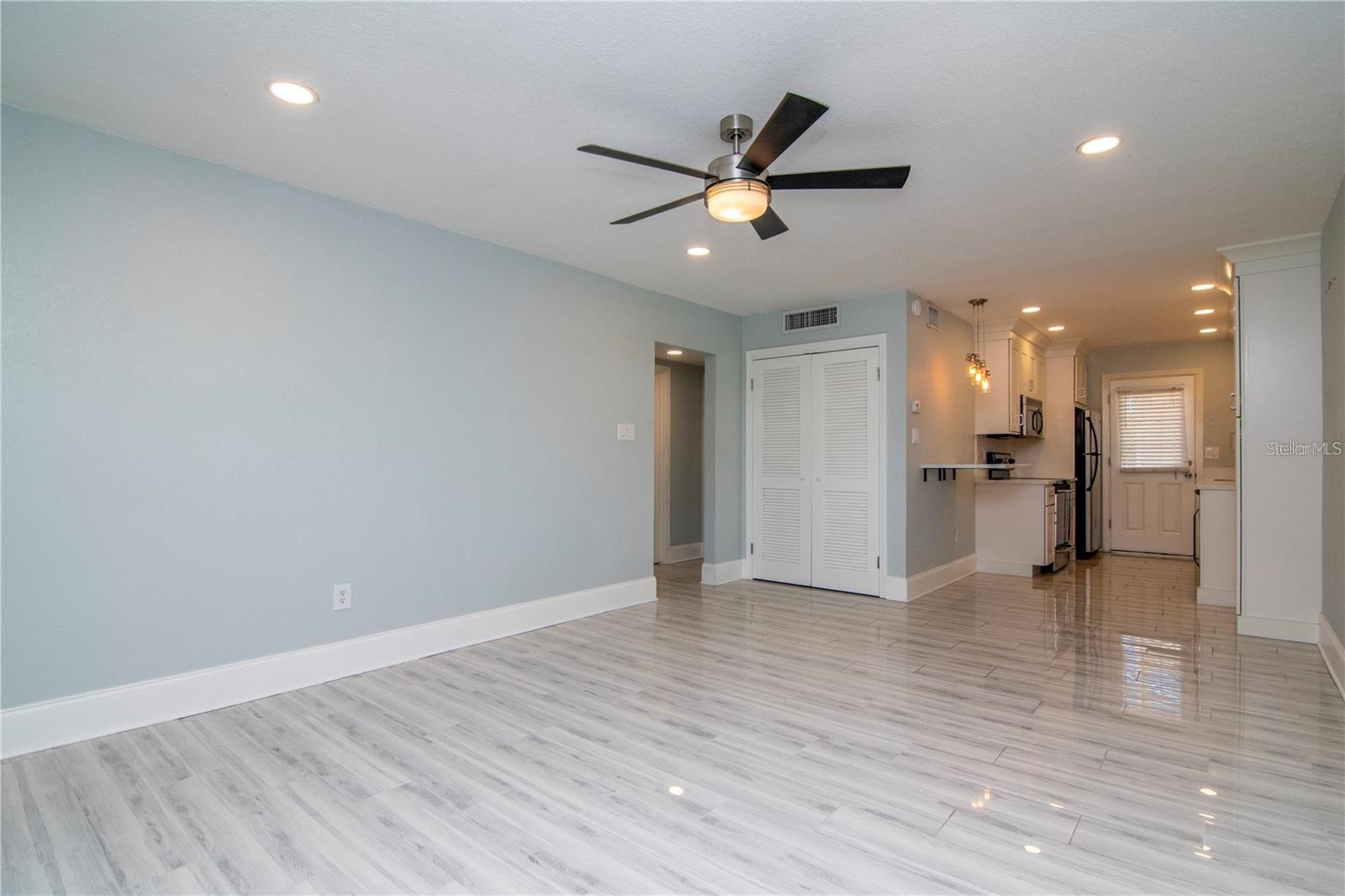 Image 8 of 11 For 208 Danube Avenue 204