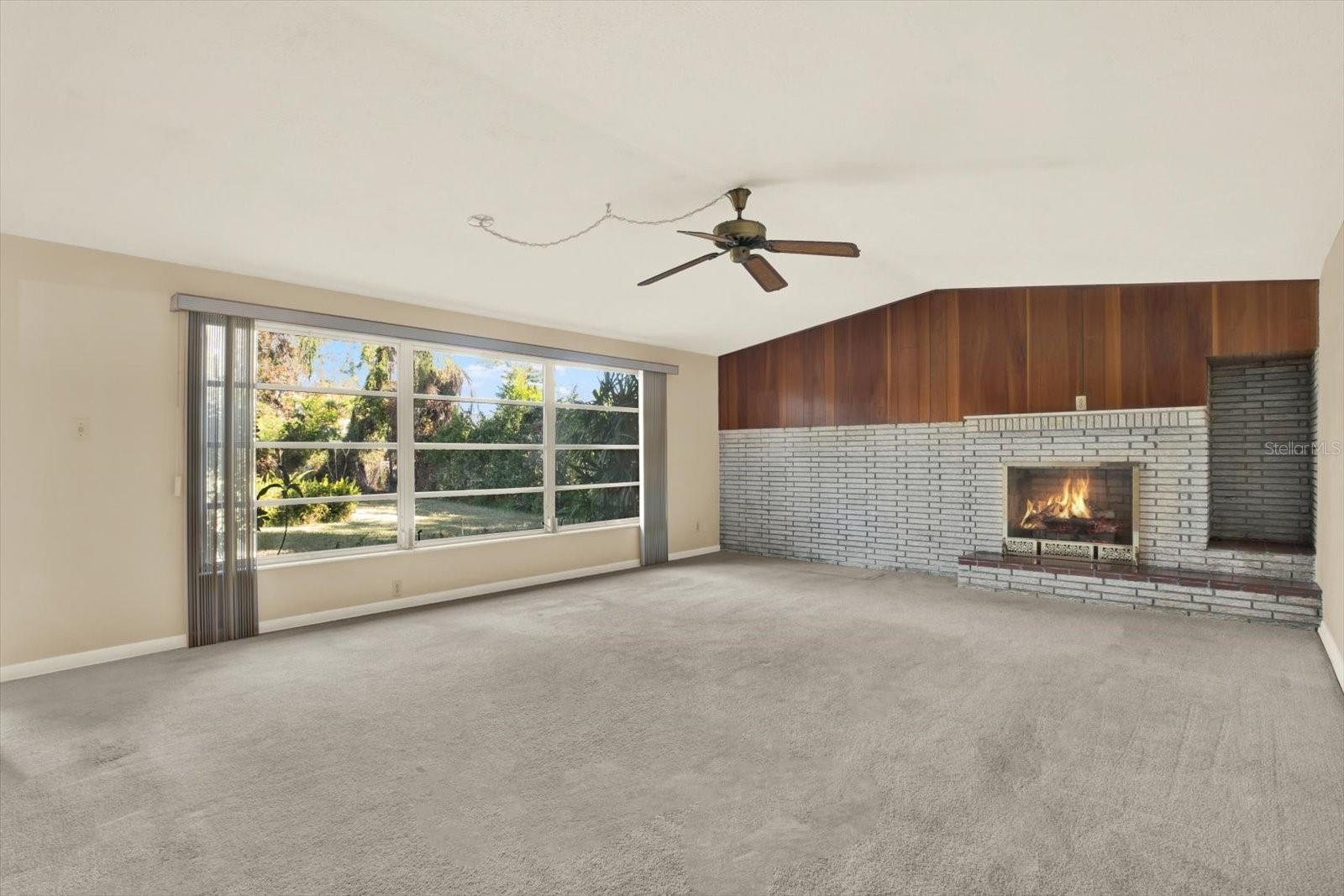 Image 11 of 33 For 121 Siobhan Avenue