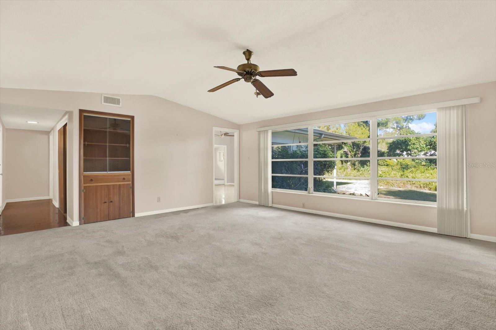 Image 12 of 33 For 121 Siobhan Avenue