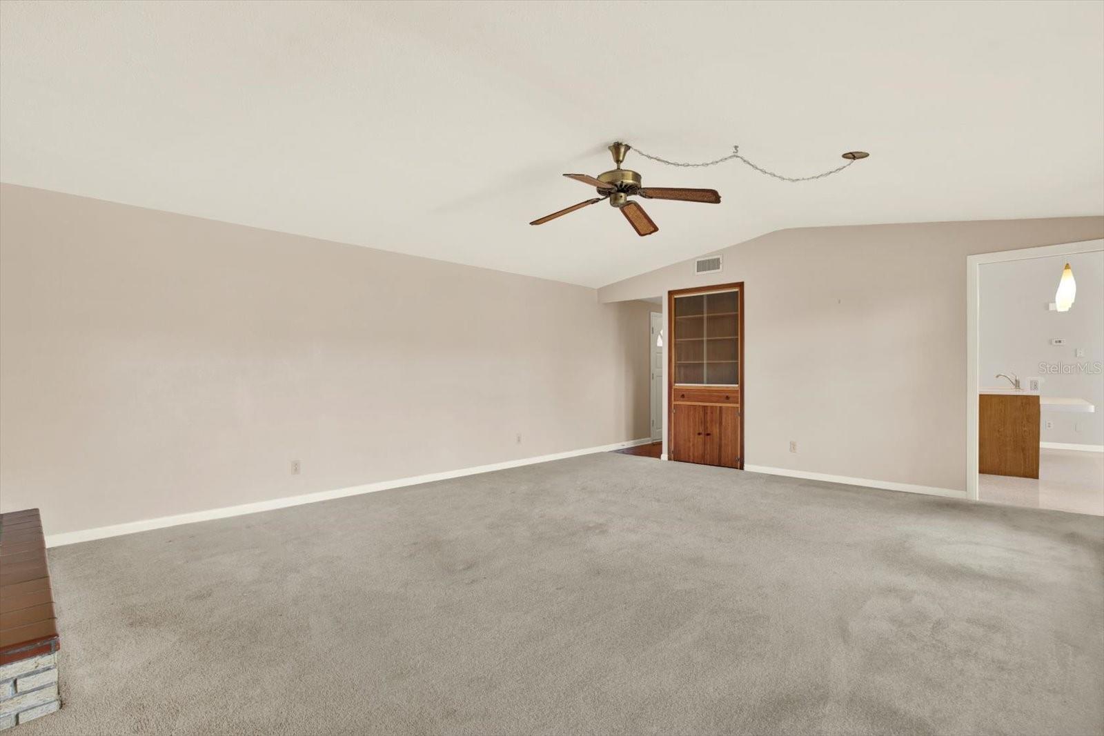 Image 13 of 33 For 121 Siobhan Avenue