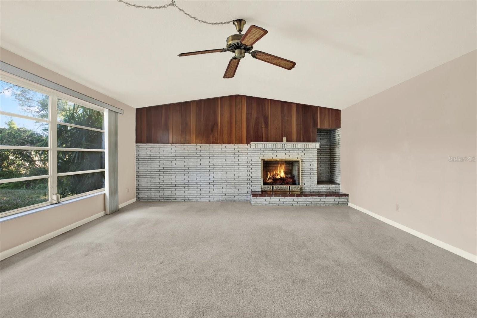 Image 14 of 33 For 121 Siobhan Avenue