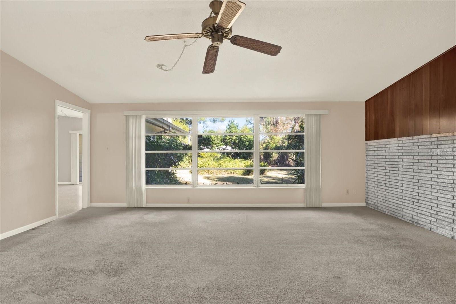 Image 15 of 33 For 121 Siobhan Avenue