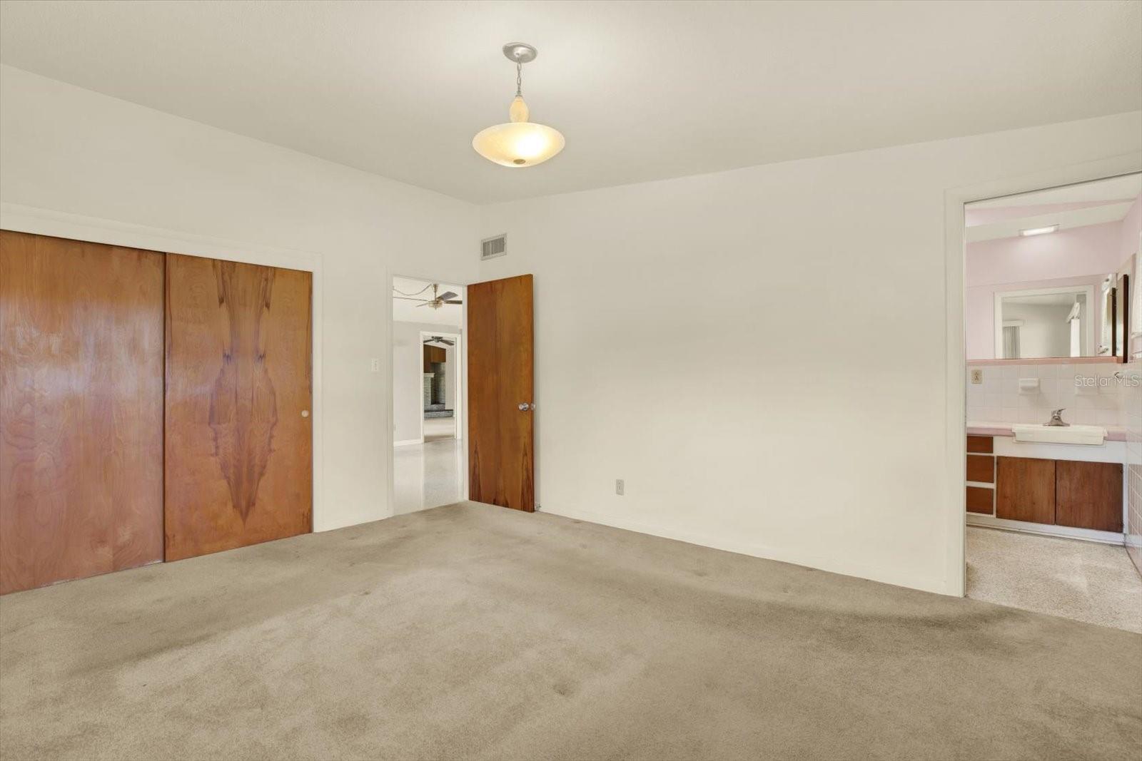 Image 18 of 33 For 121 Siobhan Avenue