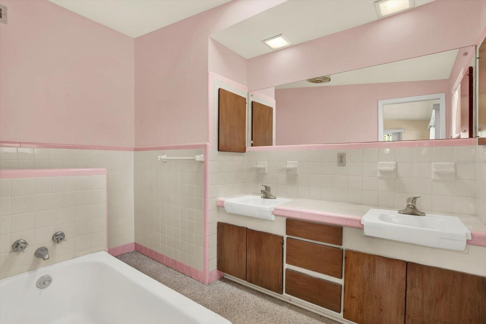 Image 19 of 33 For 121 Siobhan Avenue