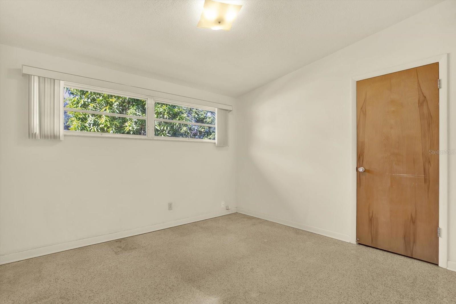 Image 20 of 33 For 121 Siobhan Avenue