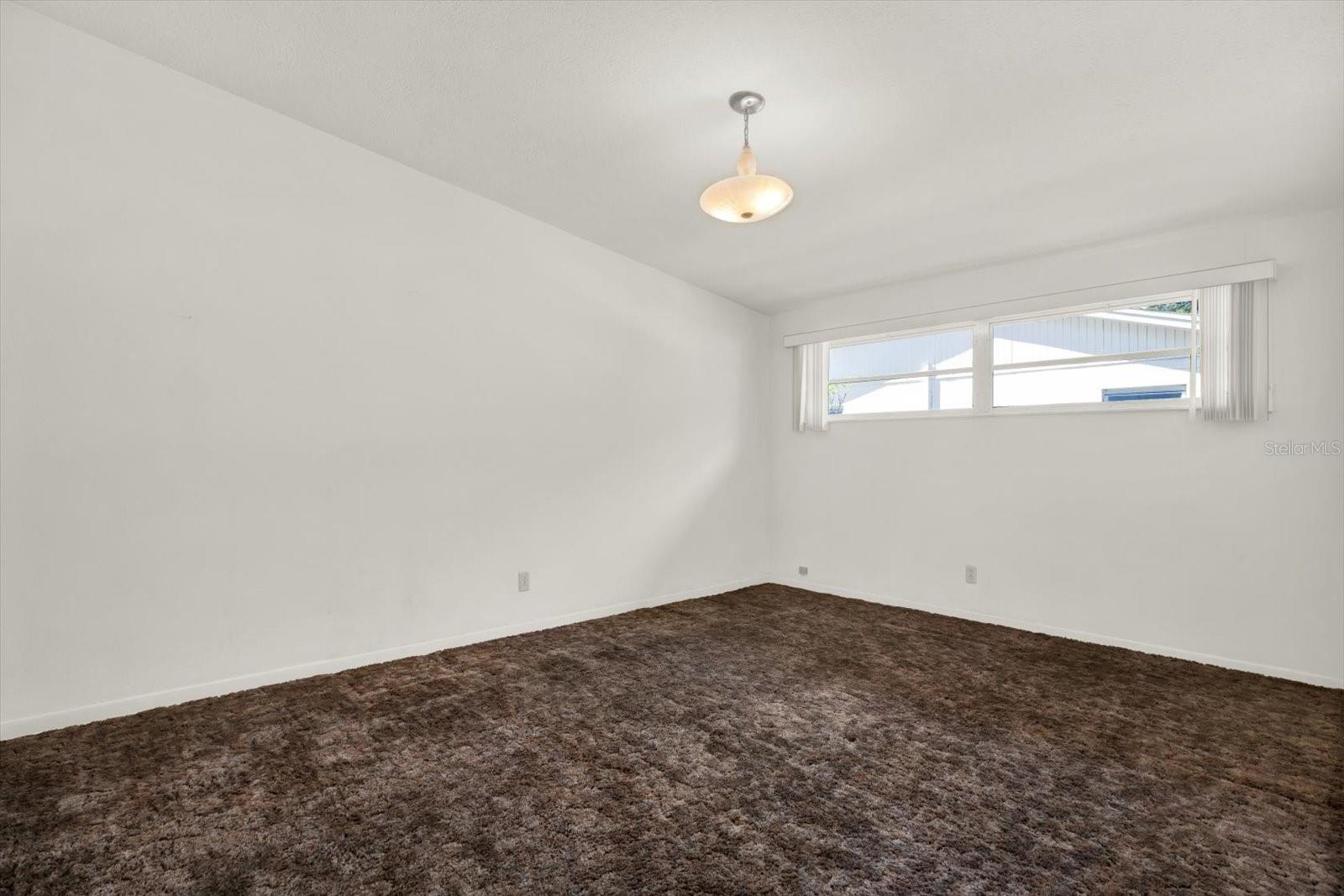 Image 23 of 33 For 121 Siobhan Avenue