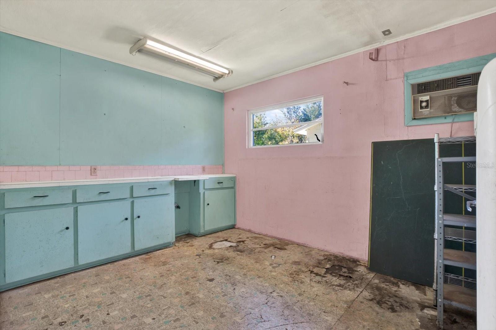 Image 25 of 33 For 121 Siobhan Avenue