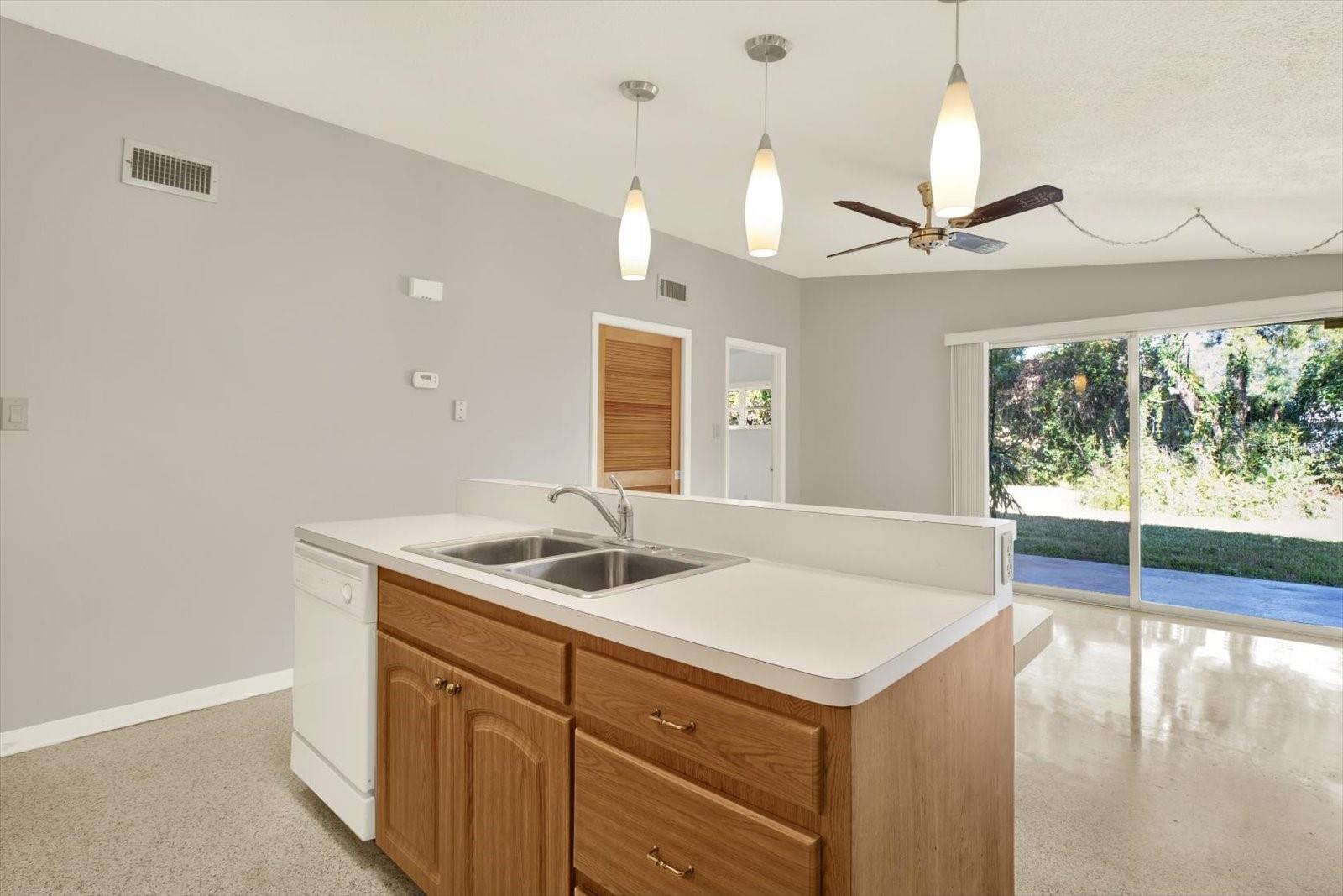 Image 8 of 33 For 121 Siobhan Avenue