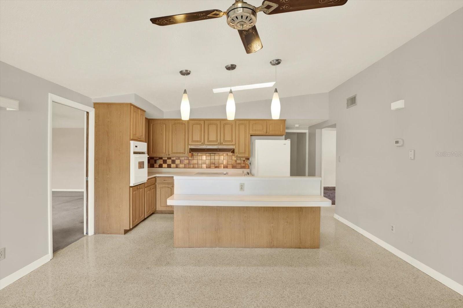 Image 9 of 33 For 121 Siobhan Avenue