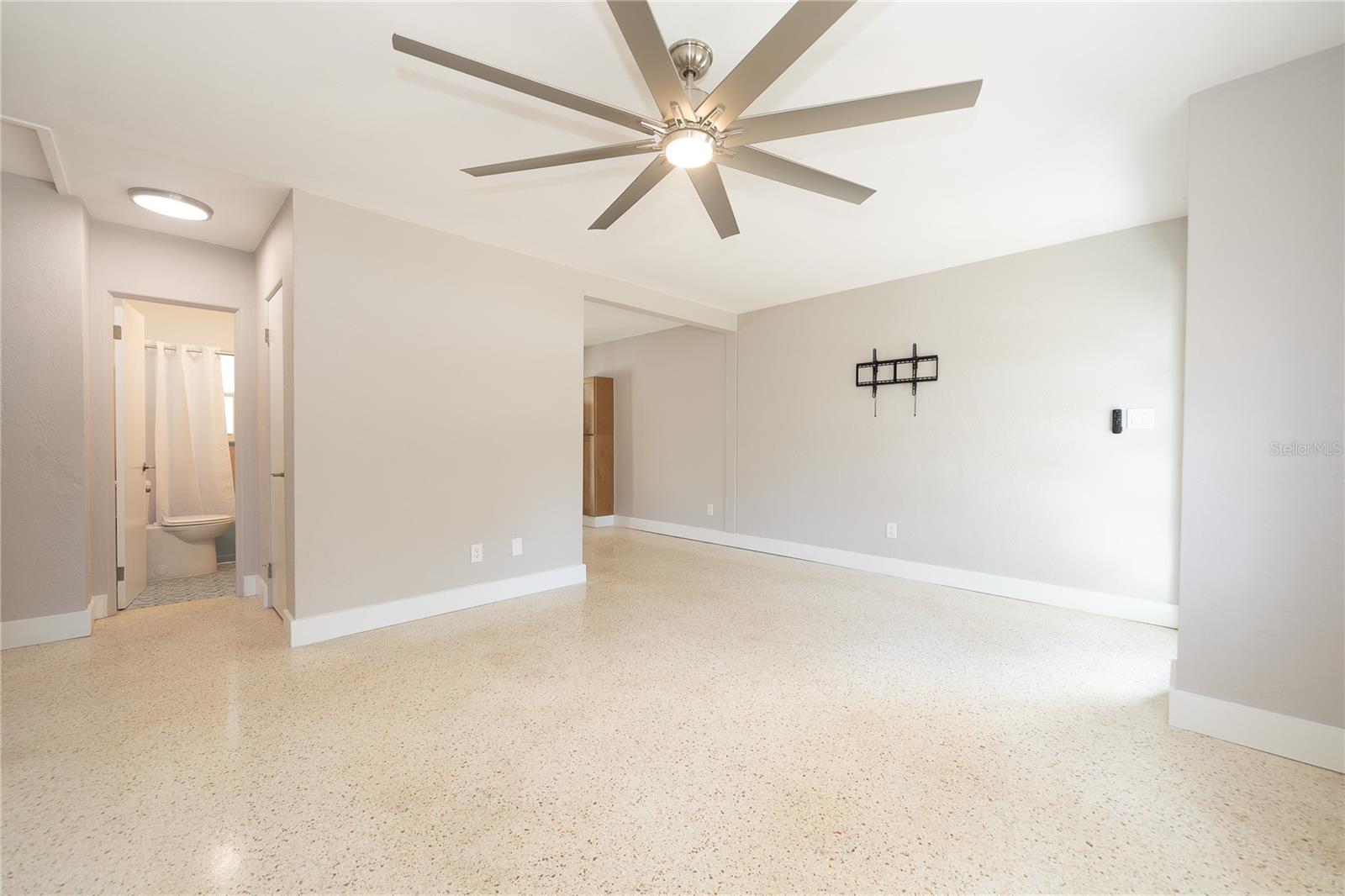 Image 4 of 24 For 2000 1st Street Se