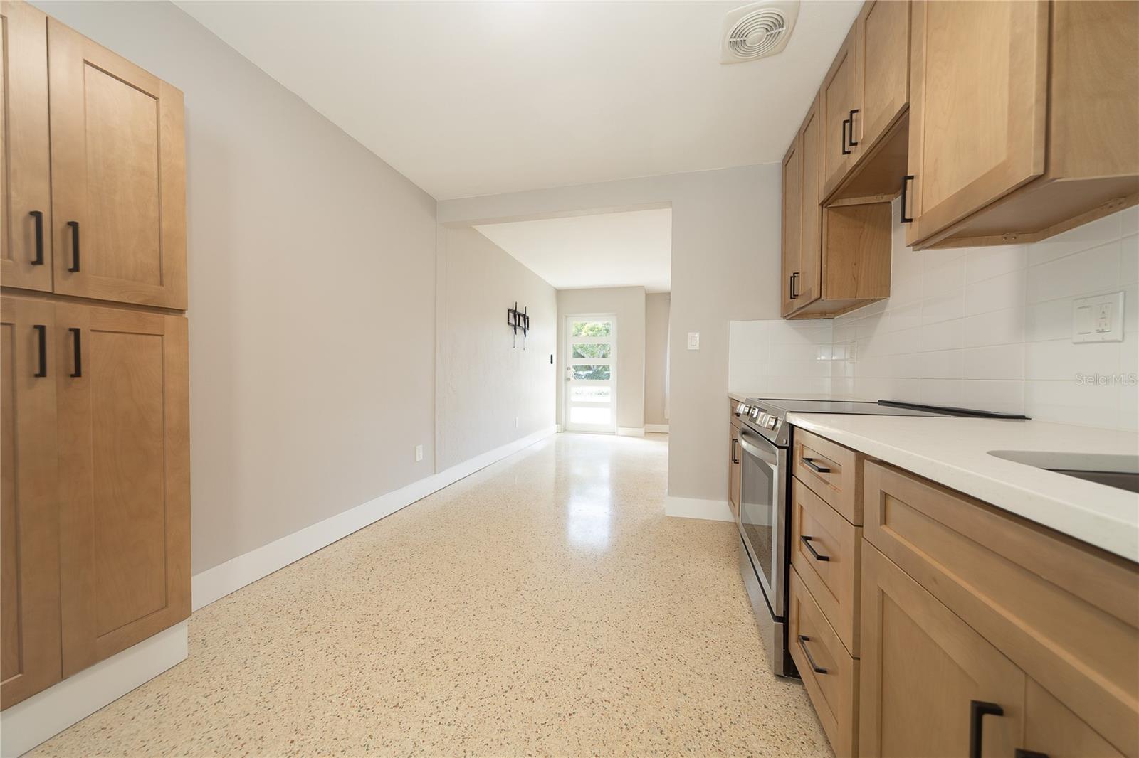 Image 8 of 24 For 2000 1st Street Se