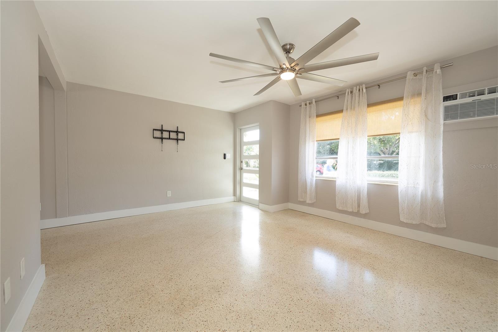 Image 9 of 24 For 2000 1st Street Se