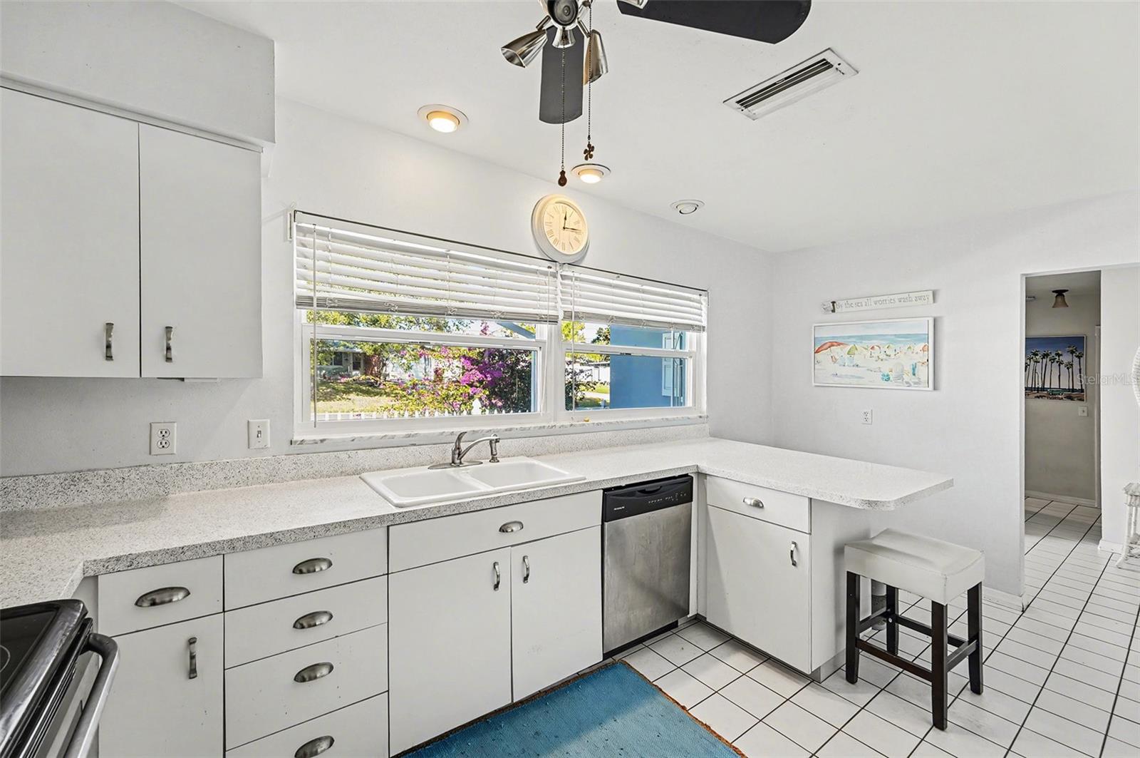 Listing photo id 8 for 2111 Timber Lane