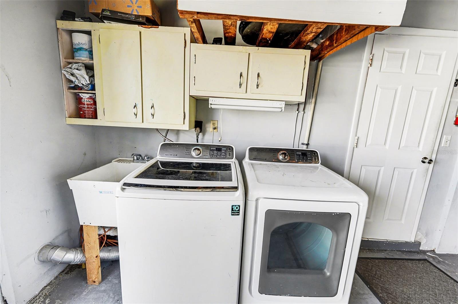 Listing photo id 16 for 2111 Timber Lane