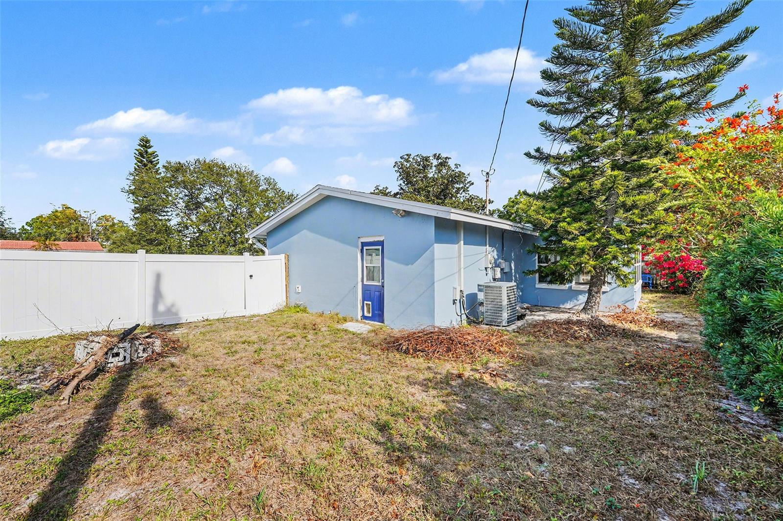 Listing photo id 19 for 2111 Timber Lane