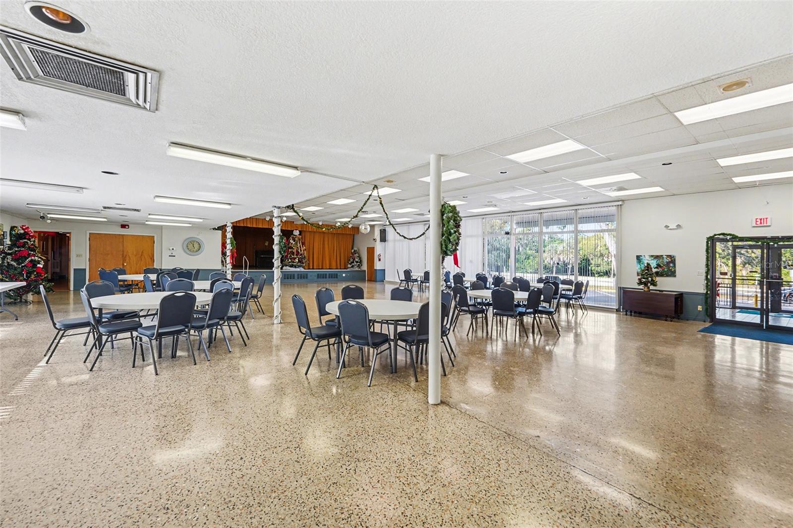 Listing photo id 21 for 2111 Timber Lane