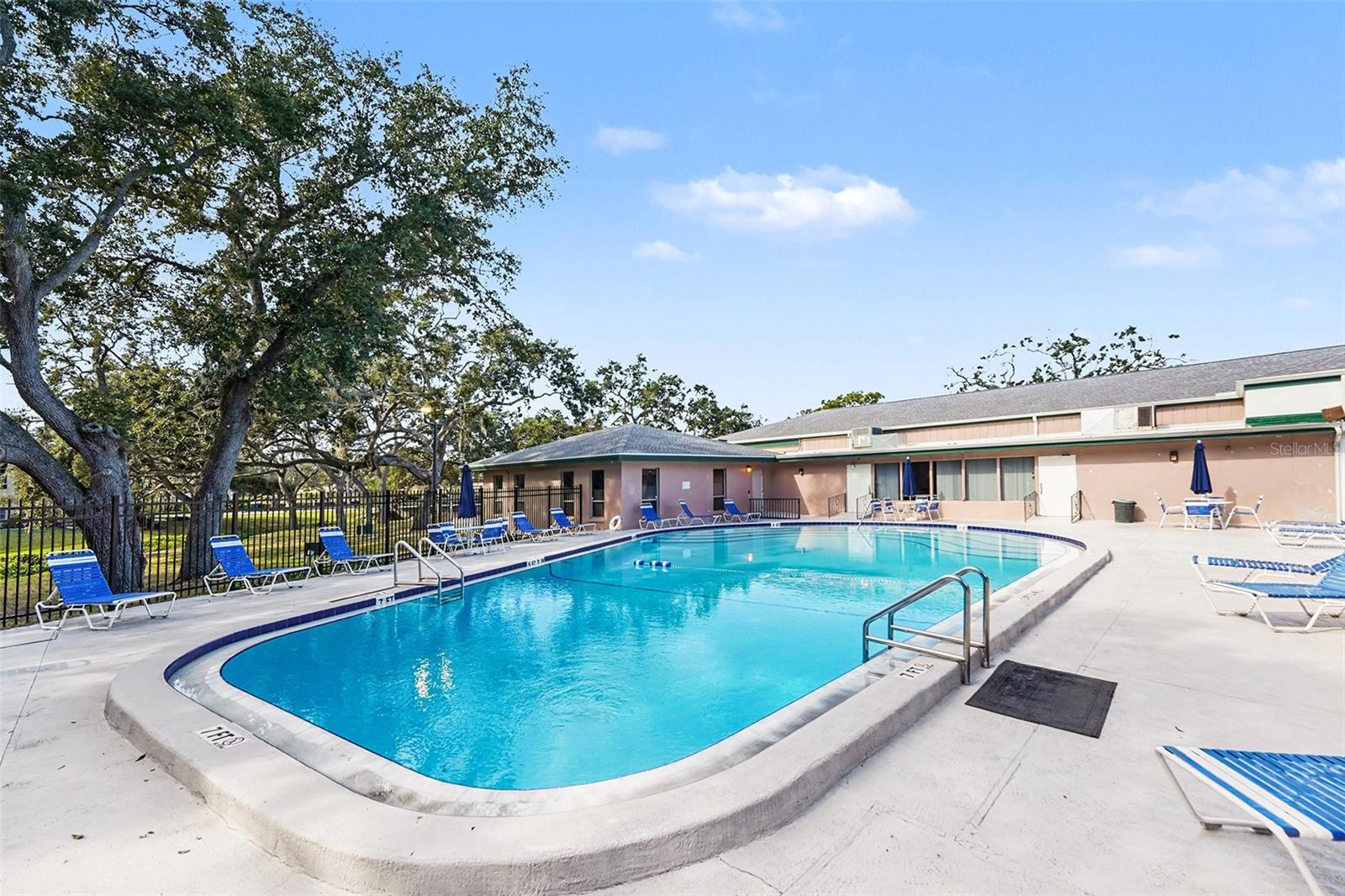 Listing photo id 24 for 2111 Timber Lane