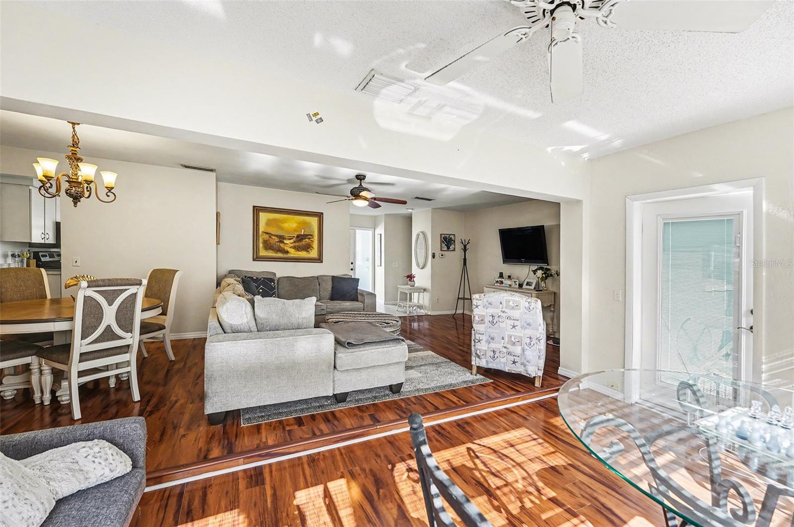 Listing photo id 3 for 2111 Timber Lane