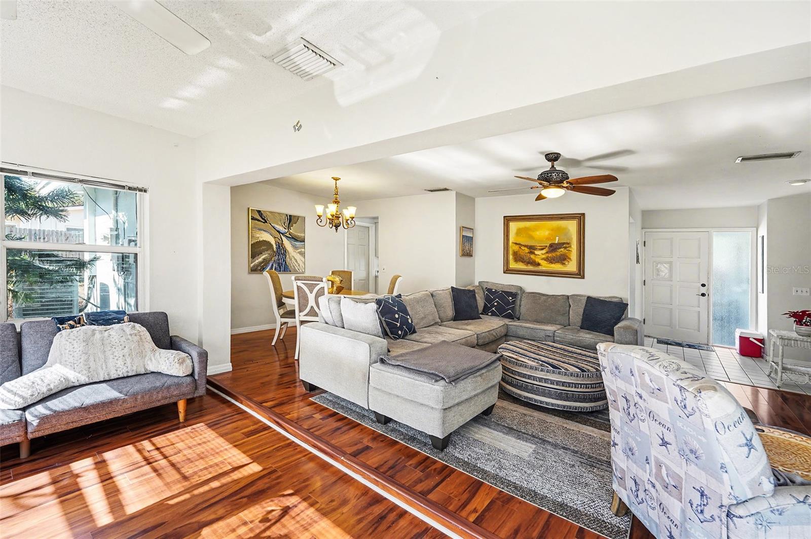 Listing photo id 5 for 2111 Timber Lane