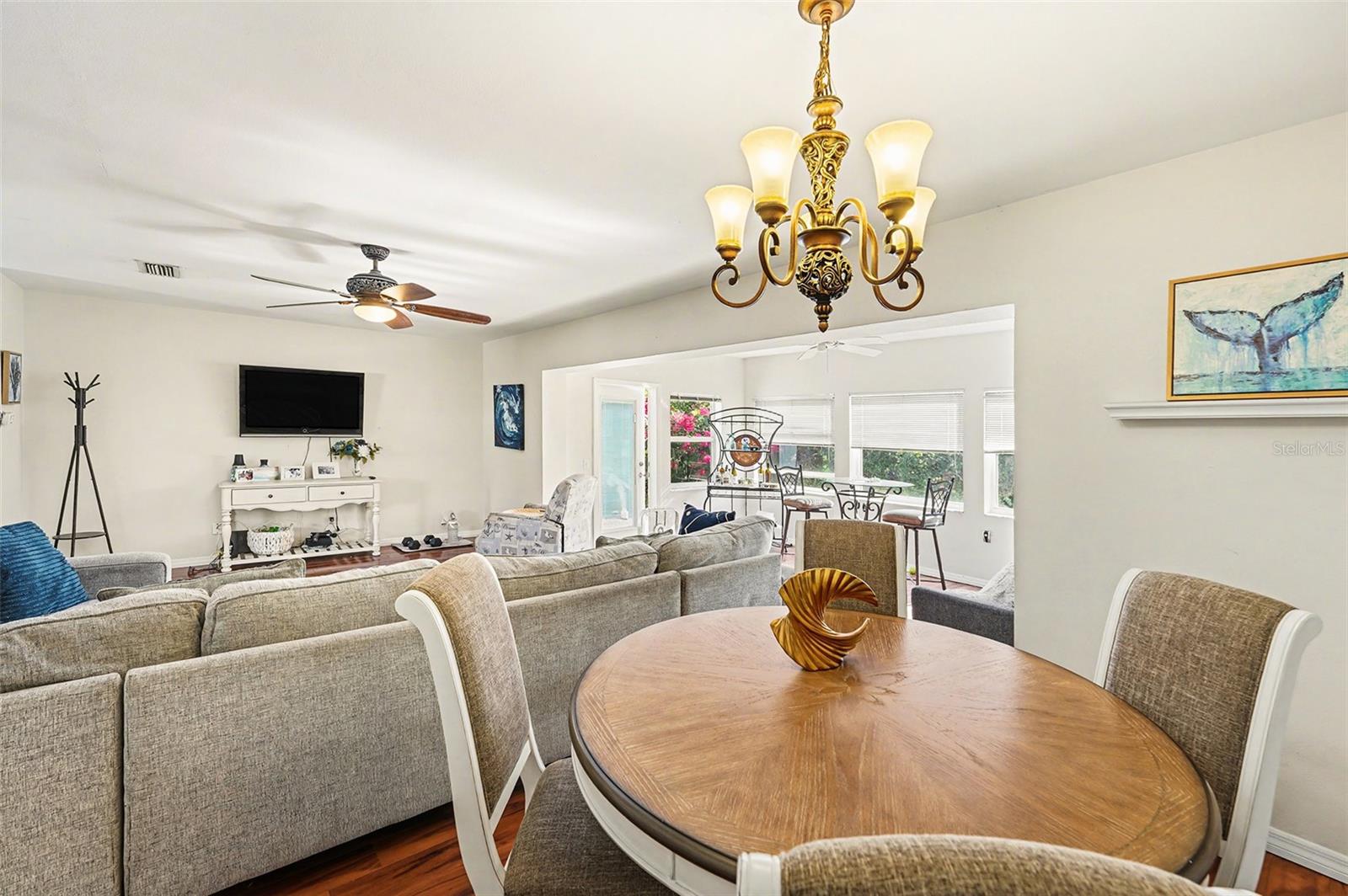 Listing photo id 6 for 2111 Timber Lane