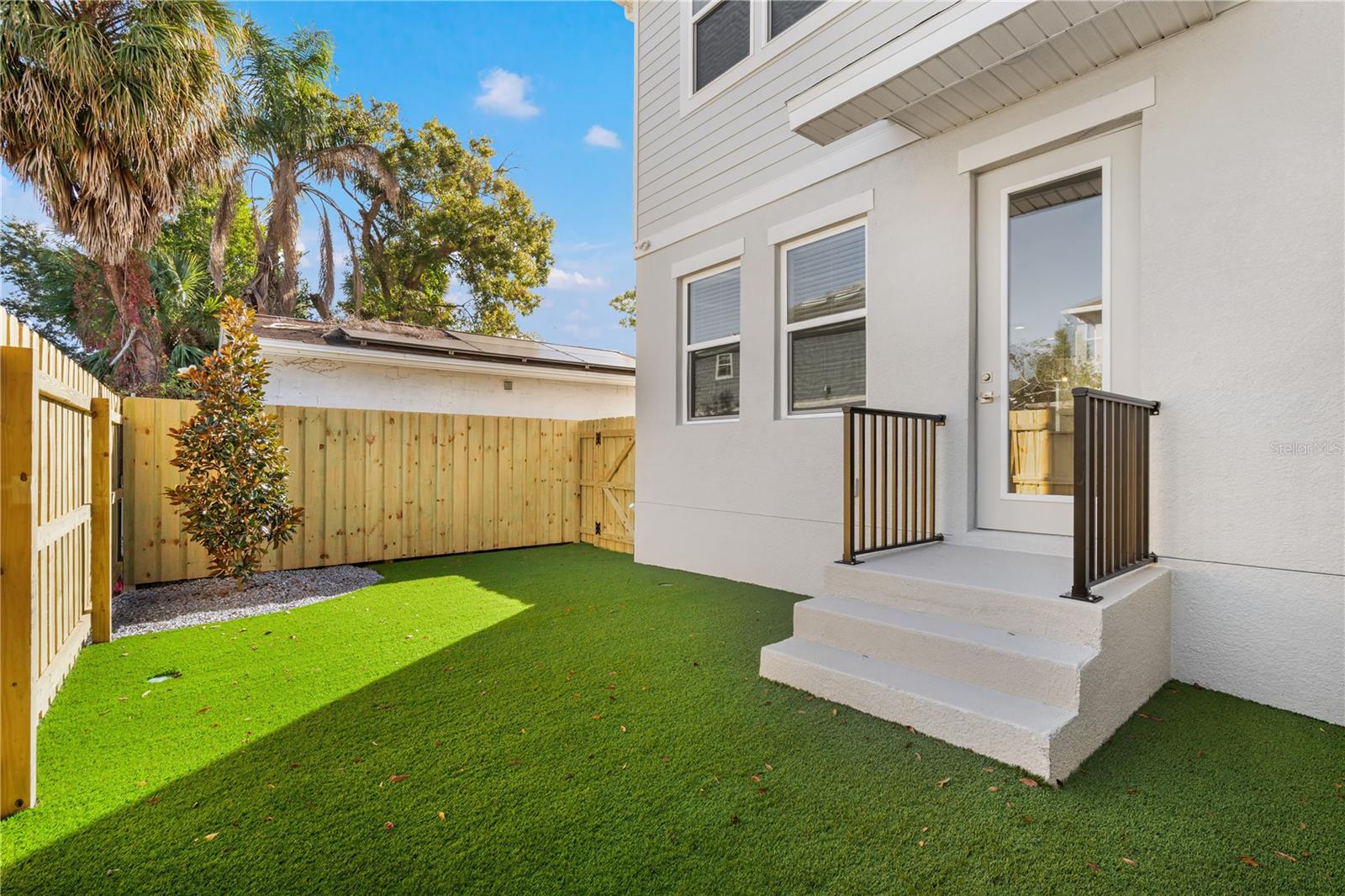 Image 21 of 22 For 2409 Fig Street 1