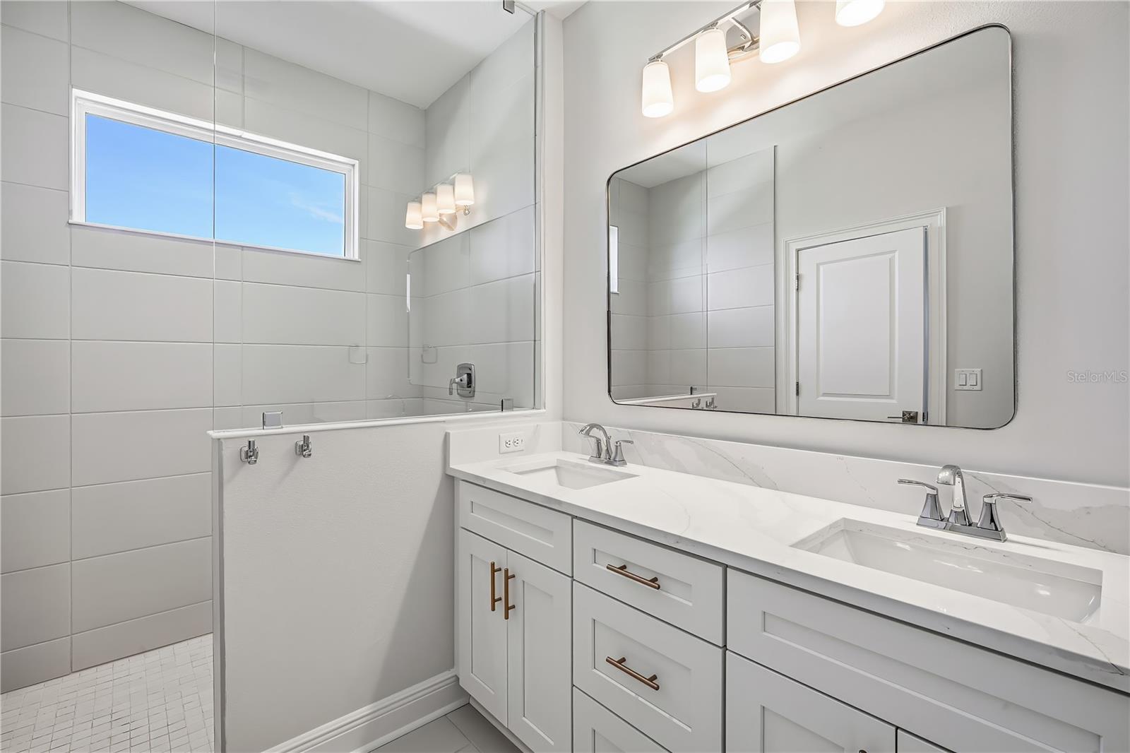 Image 19 of 22 For 2409 Fig Street 2