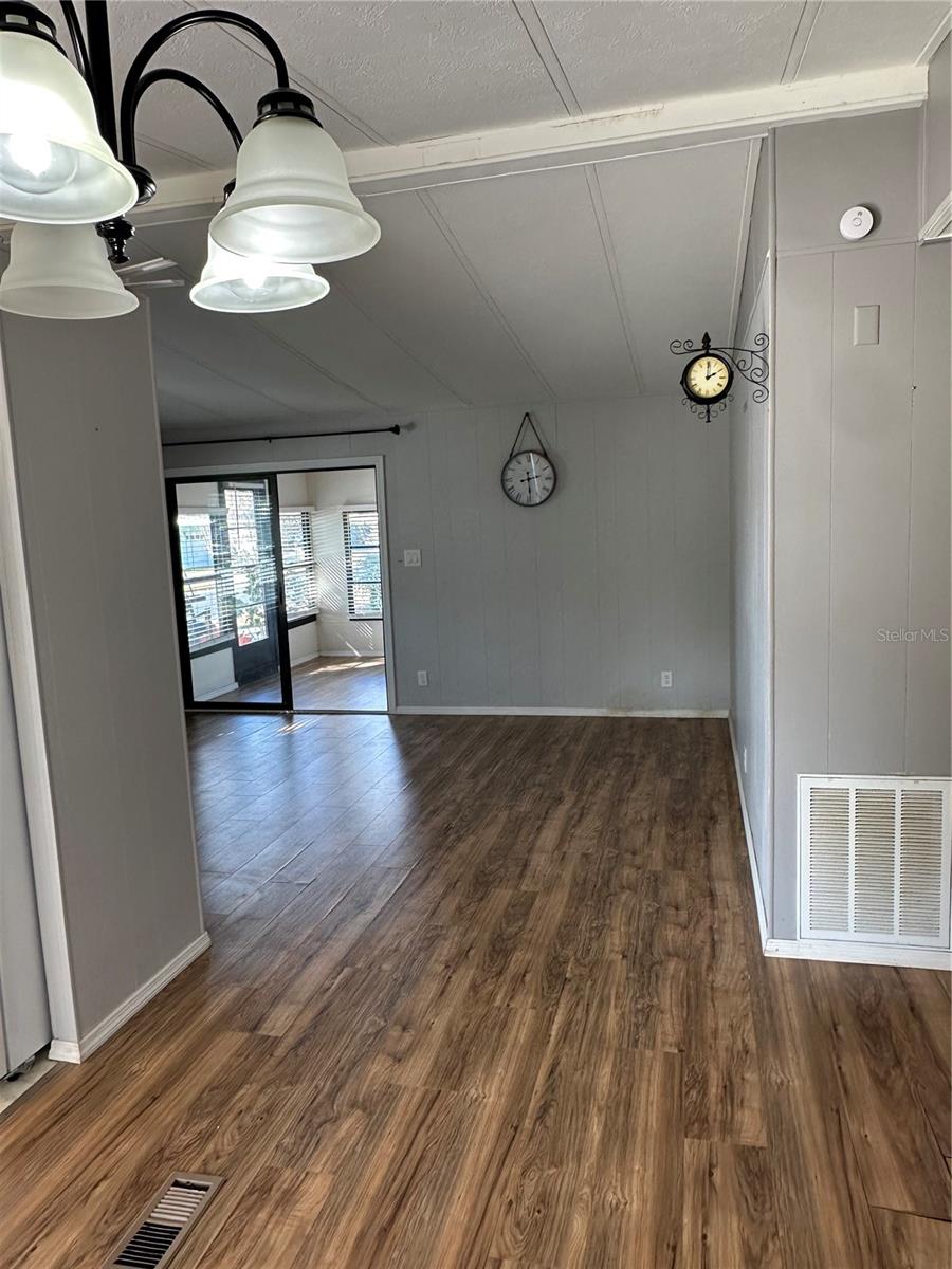 Image 5 of 25 For 2465 Putter Road 1368