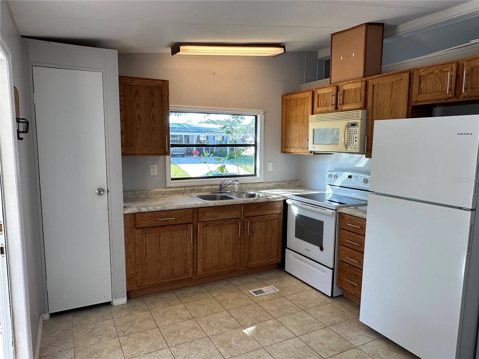 Image 7 of 25 For 2465 Putter Road 1368