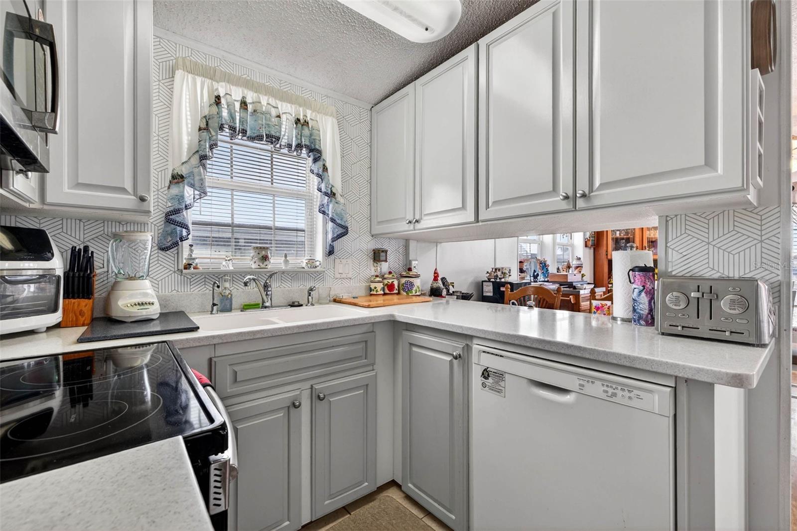 Image 10 of 37 For 35051 Condominium Boulevard