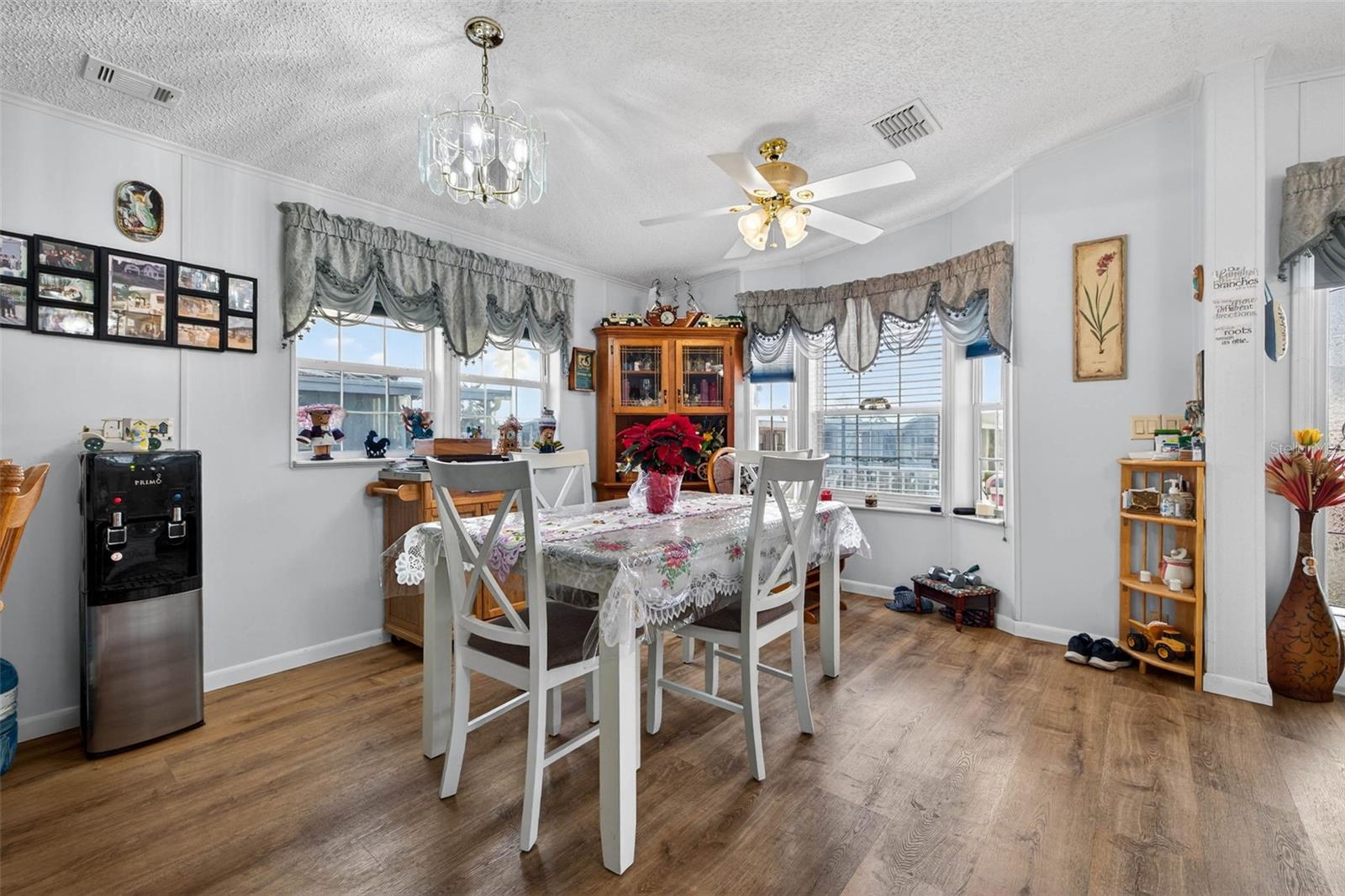 Image 13 of 37 For 35051 Condominium Boulevard