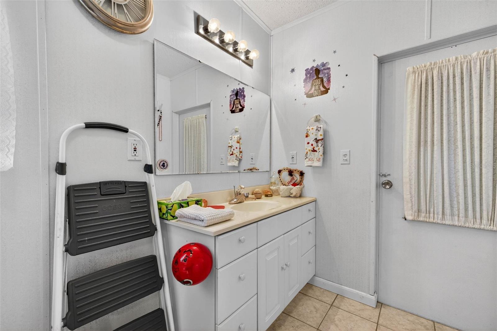 Image 17 of 37 For 35051 Condominium Boulevard