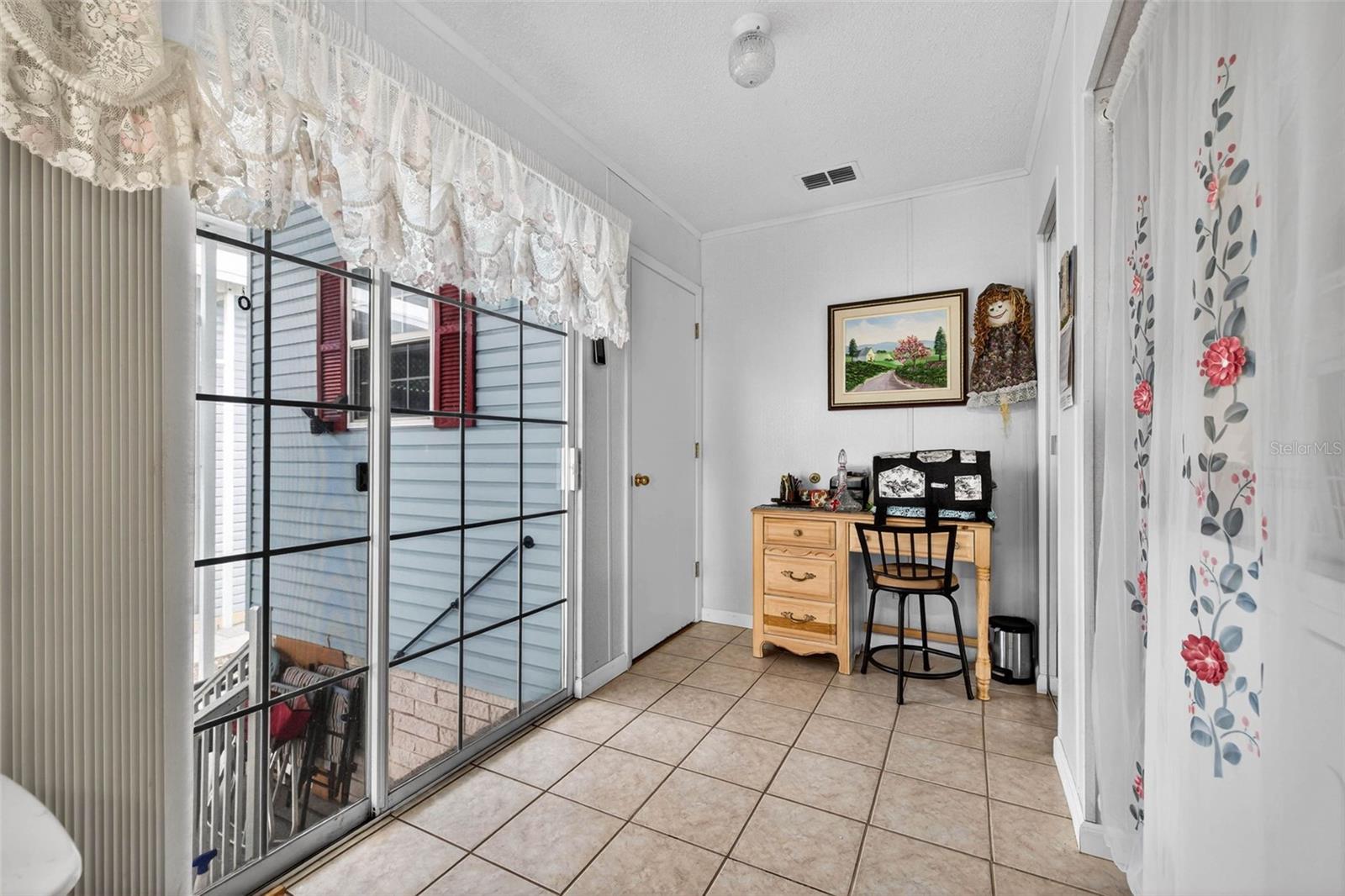 Image 21 of 37 For 35051 Condominium Boulevard