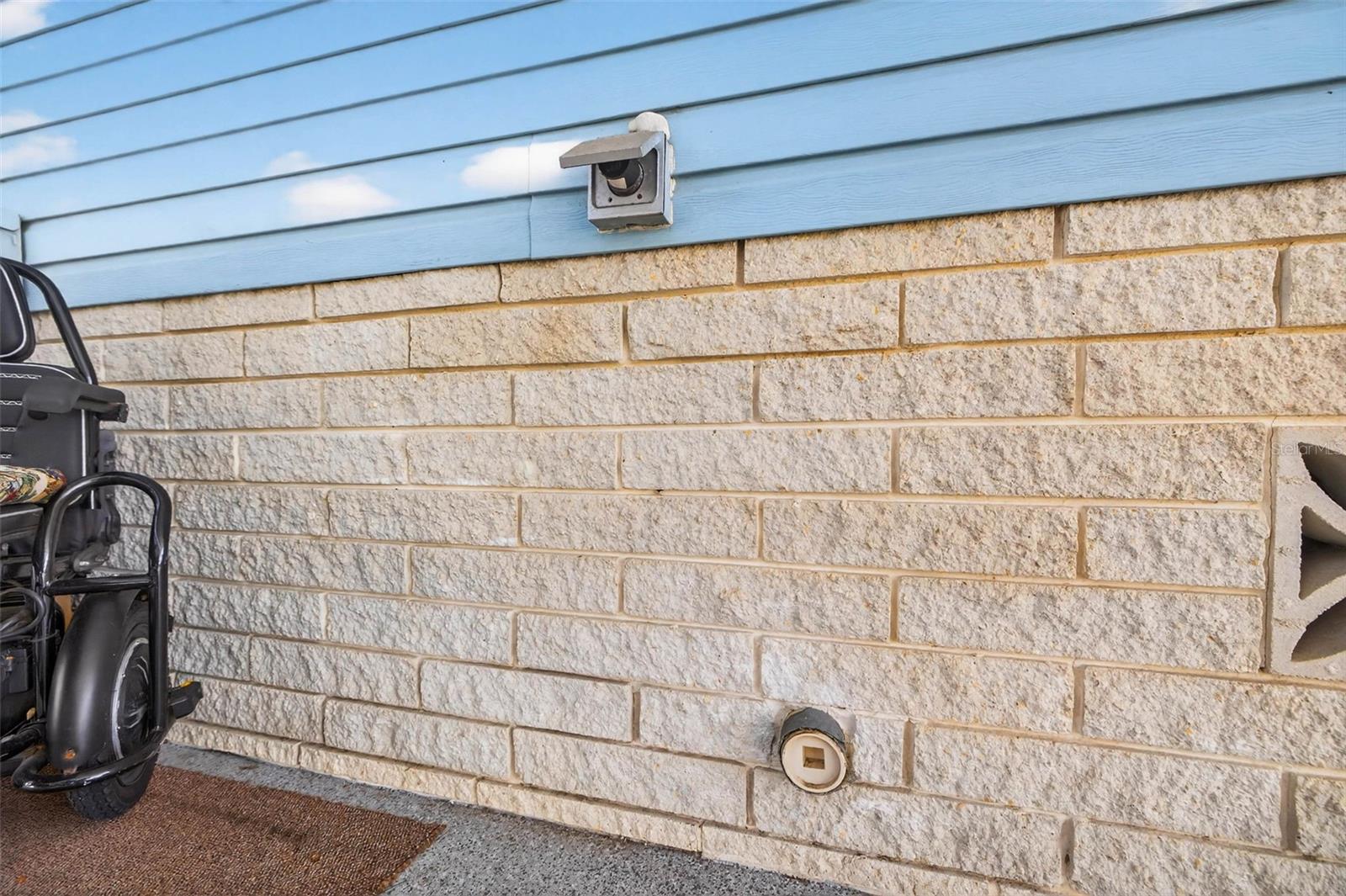 Image 24 of 37 For 35051 Condominium Boulevard