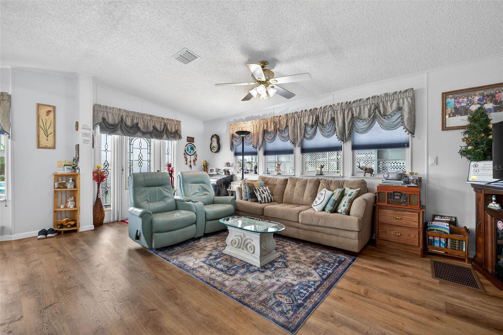 Image 7 of 37 For 35051 Condominium Boulevard